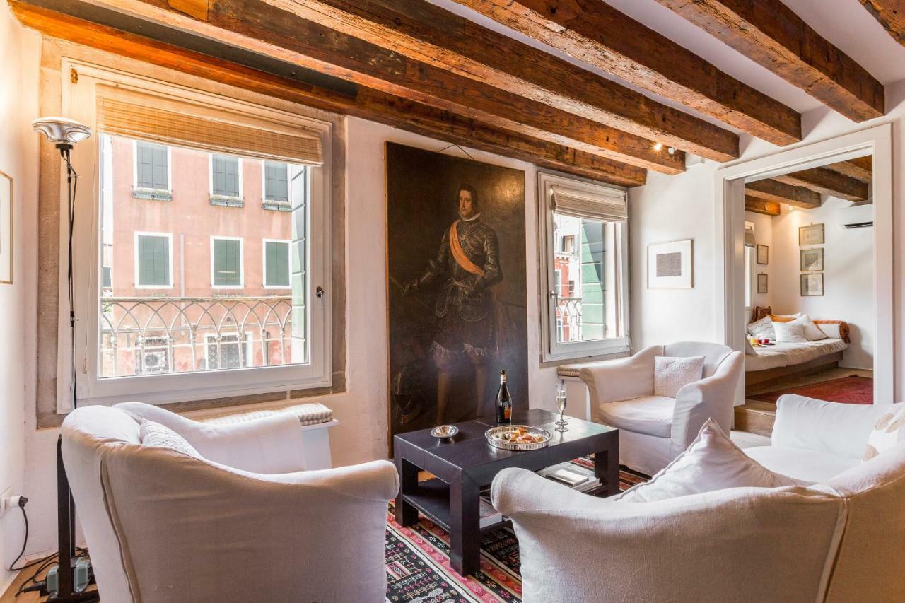 Ca' Tintoretto Canal View Apartment *